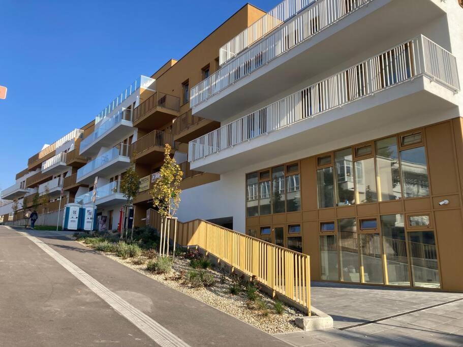 Komfortny Apartman A407 V Centre Nr, Bez Kuchyne, Parkovisko Zdarma Нитра Экстерьер фото